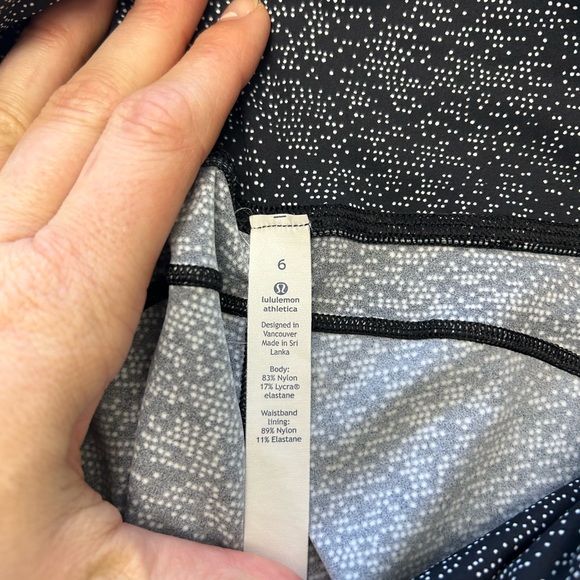 Lululemon Cropped Leggings - Size 6 - Picture 6 of 8